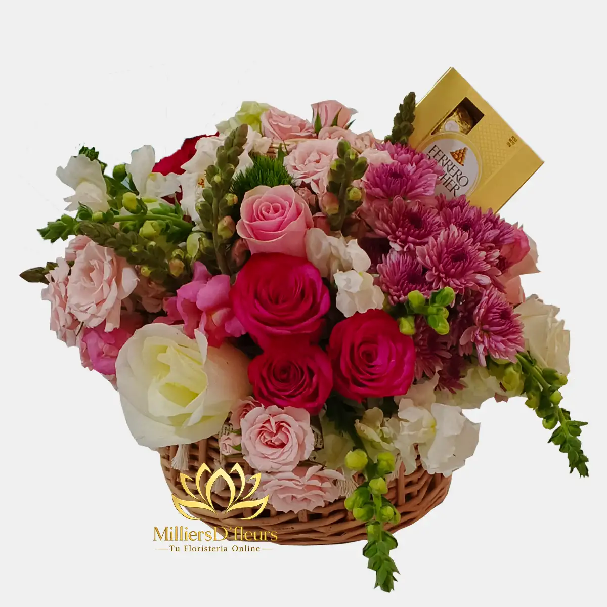 "Cesta de mimbre Suspiro Floral con rosas rosadas y fucsias, flores blancas y una caja de chocolates Ferrero Rocher de Milliers D'fleurs."