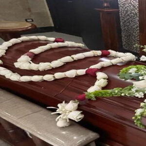 Rosario de rosas naturales para condolencias