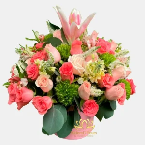 Box Suspiros de Ternura con rosas rosadas, lilium y eucalipto para regalo en Guayaquil.